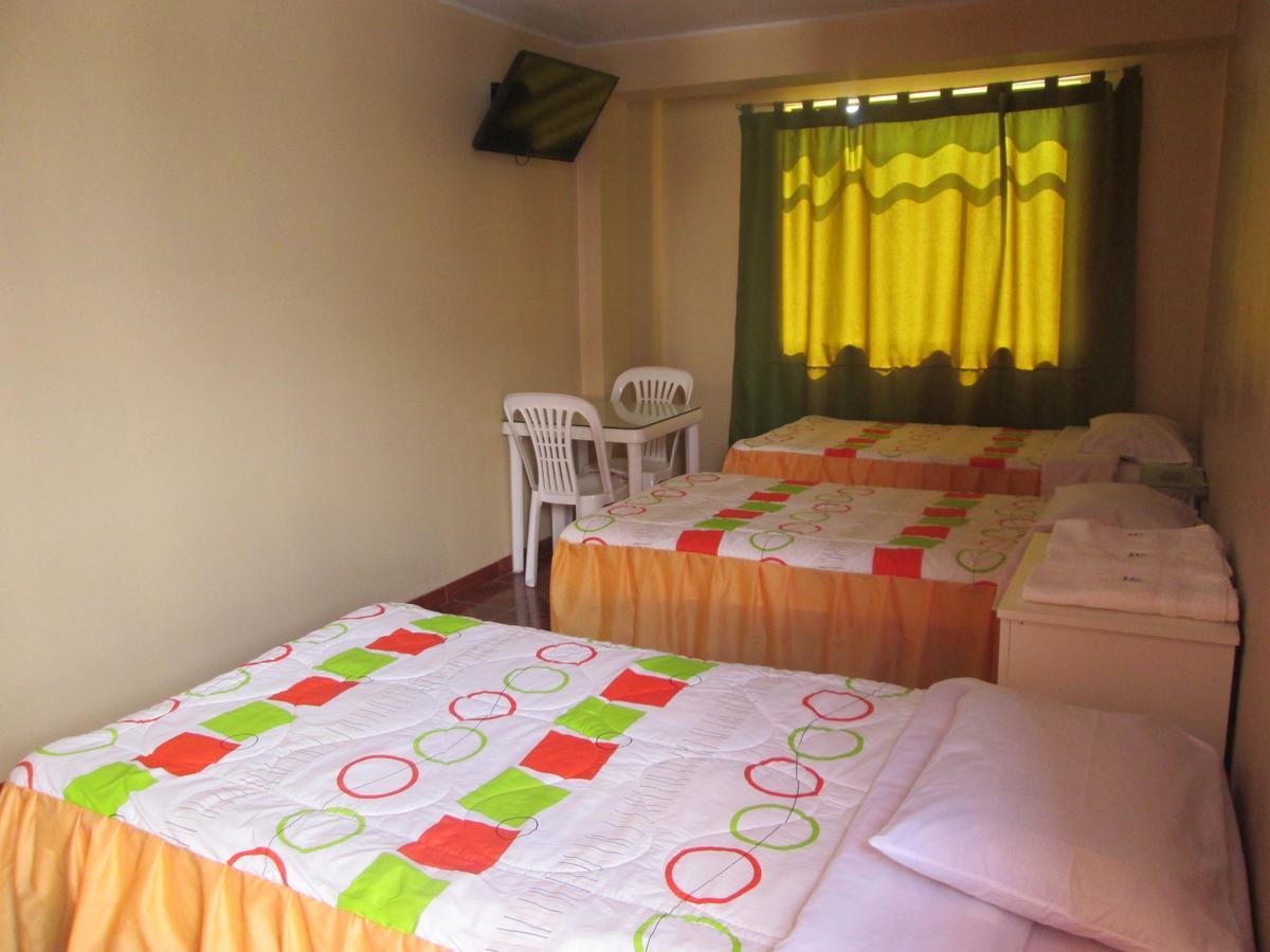 Hostal Caprichos Huacho Esterno foto