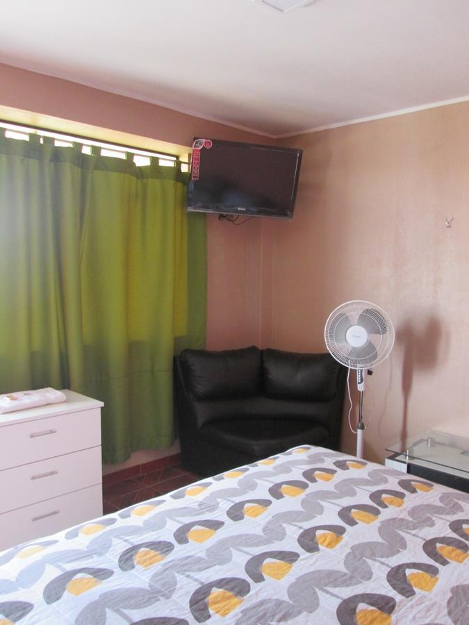 Hostal Caprichos Huacho Esterno foto