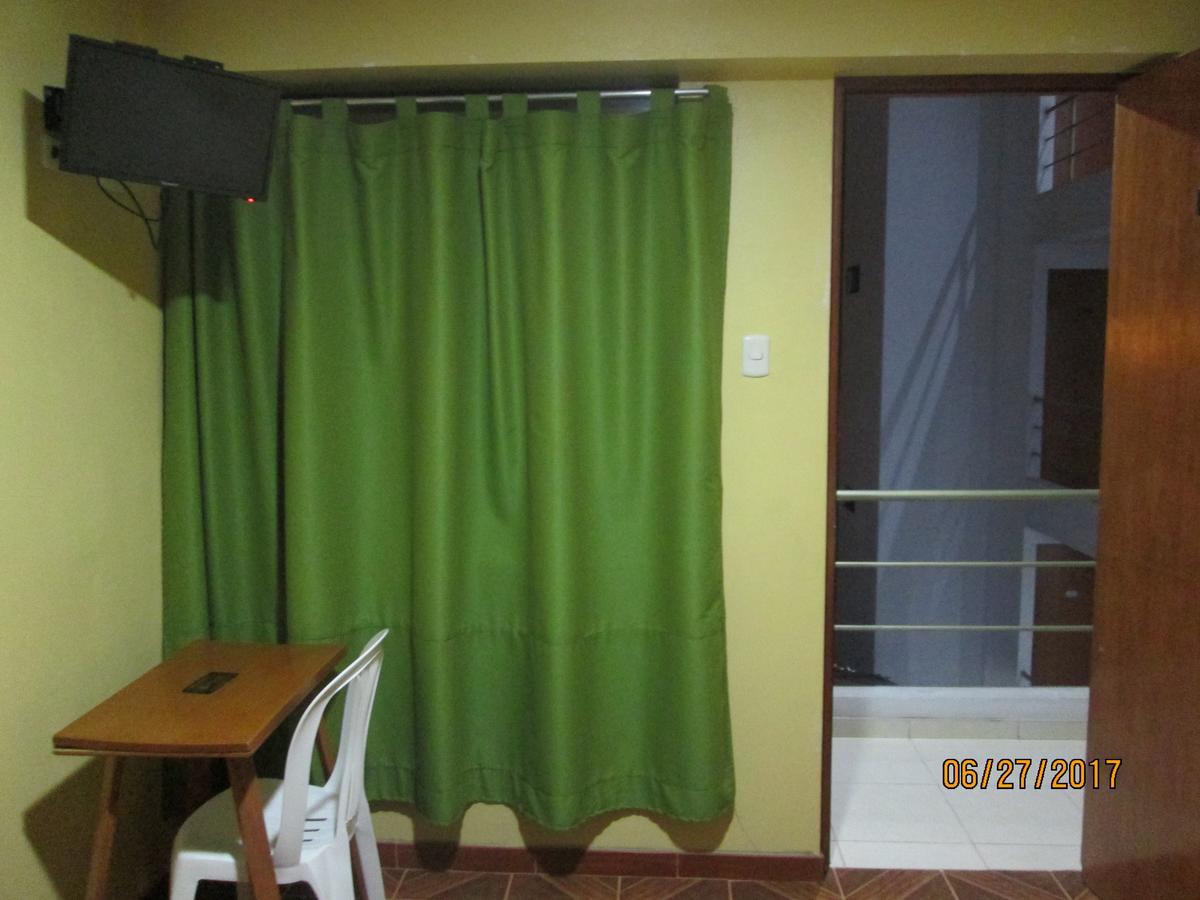 Hostal Caprichos Huacho Esterno foto