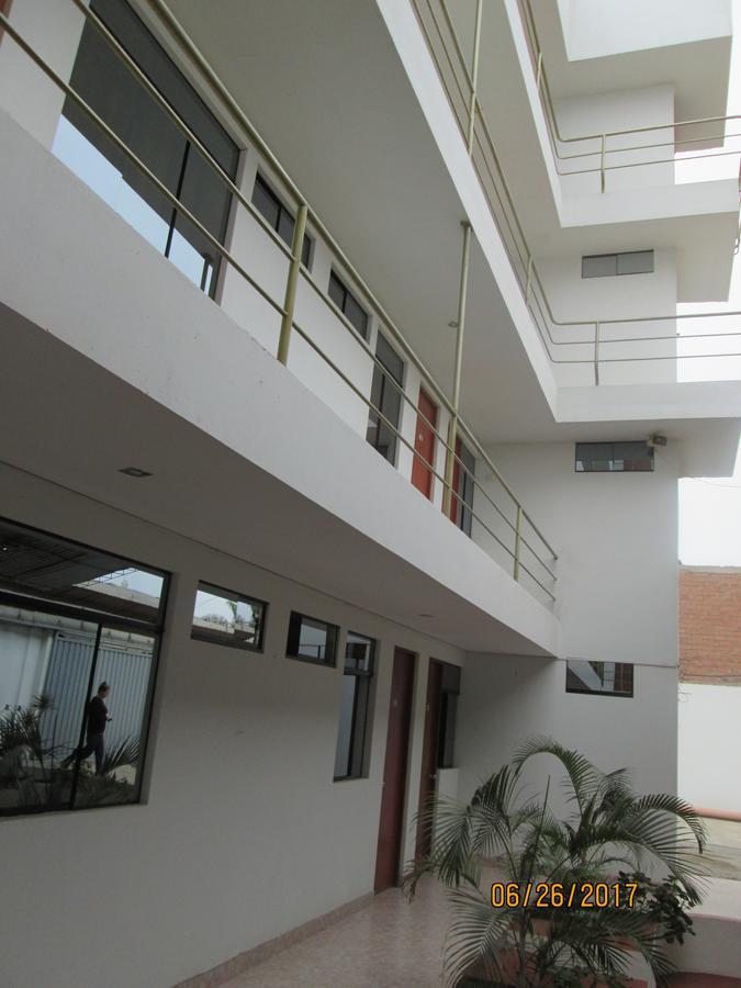 Hostal Caprichos Huacho Esterno foto
