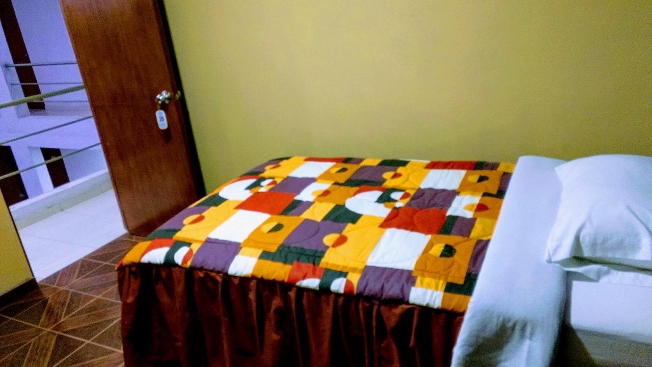 Hostal Caprichos Huacho Esterno foto