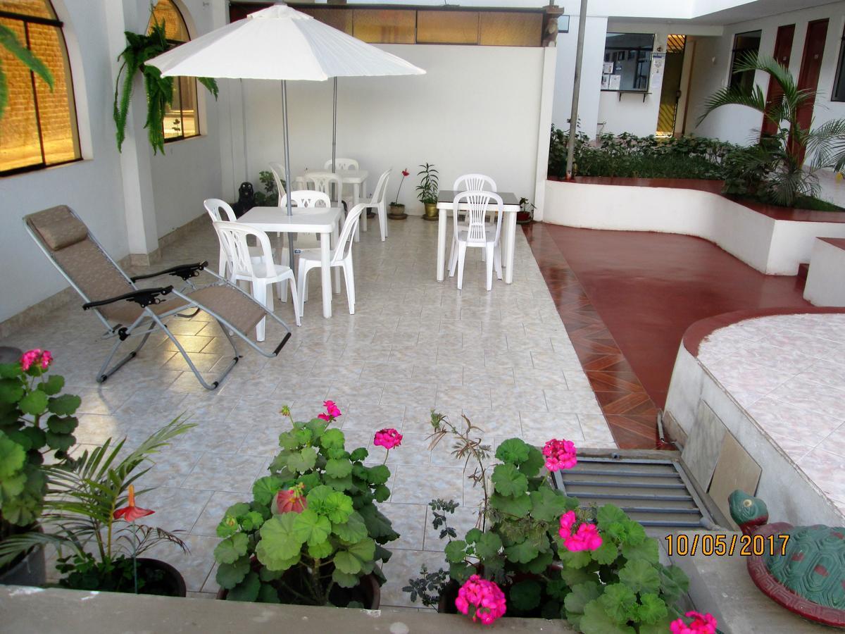 Hostal Caprichos Huacho Esterno foto