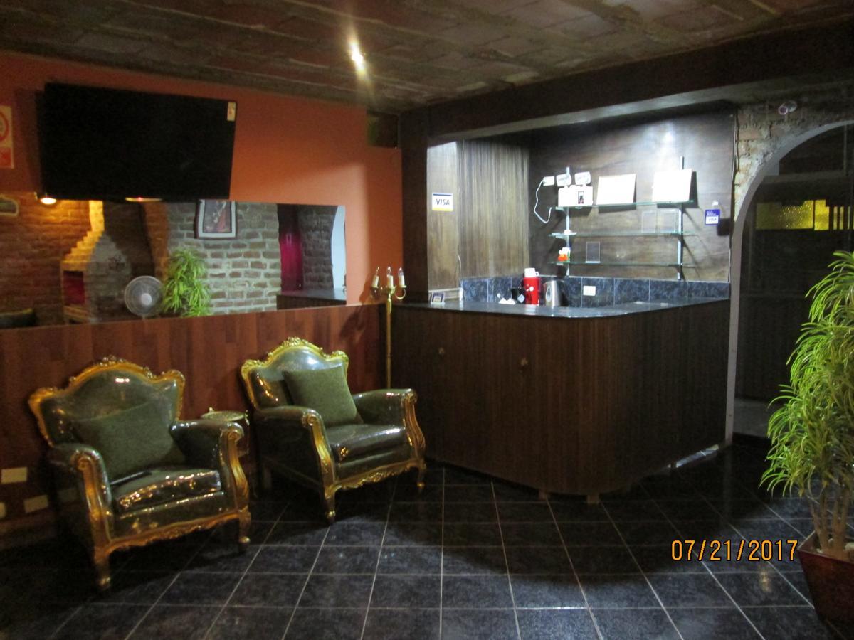Hostal Caprichos Huacho Esterno foto