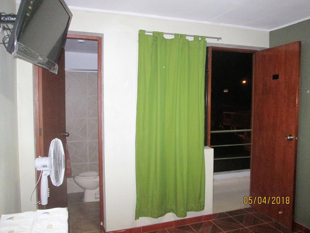 Hostal Caprichos Huacho Esterno foto