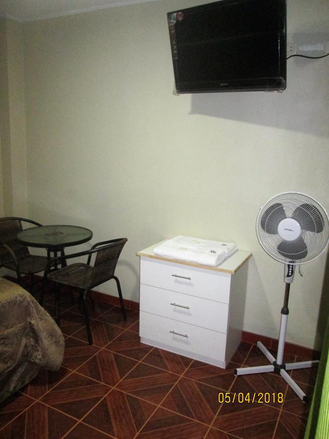 Hostal Caprichos Huacho Esterno foto