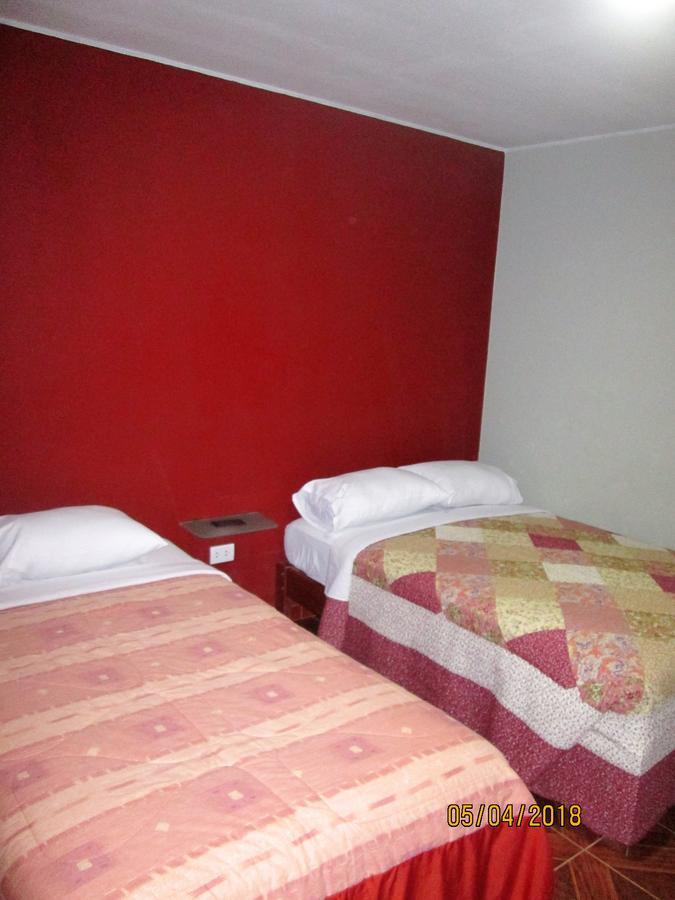 Hostal Caprichos Huacho Esterno foto