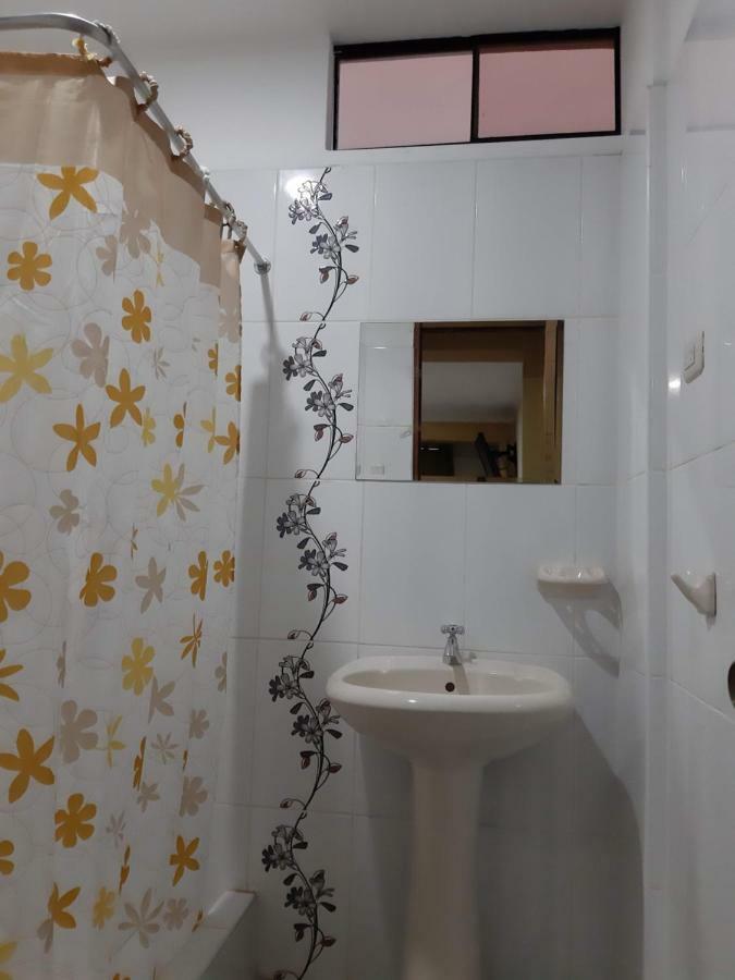 Hostal Caprichos Huacho Esterno foto
