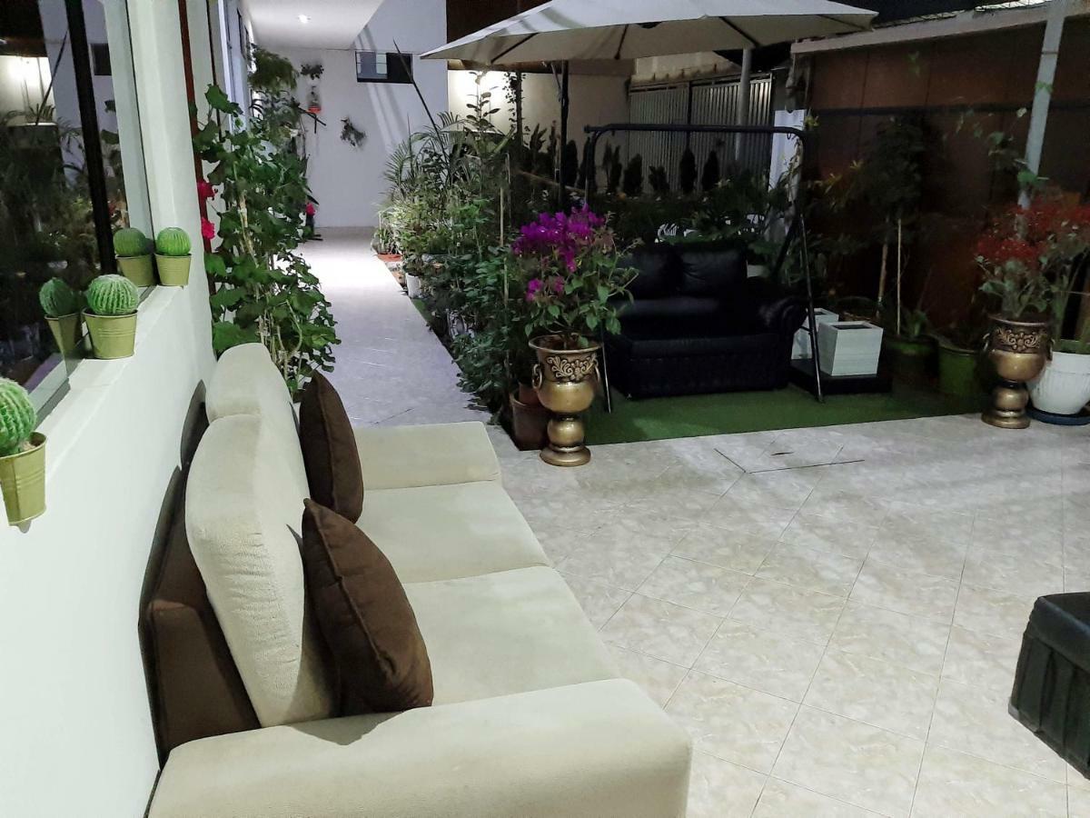 Hostal Caprichos Huacho Esterno foto