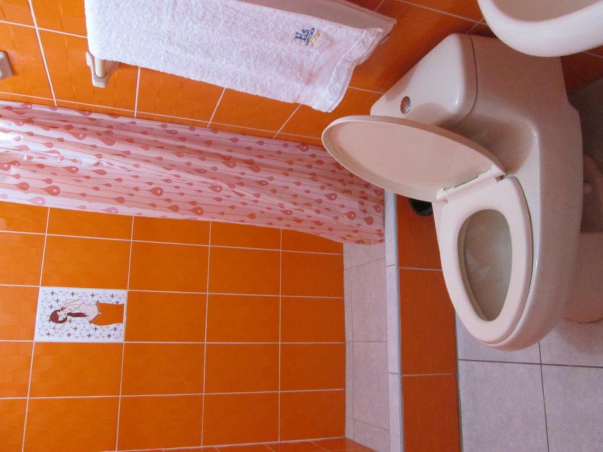 Hostal Caprichos Huacho Esterno foto